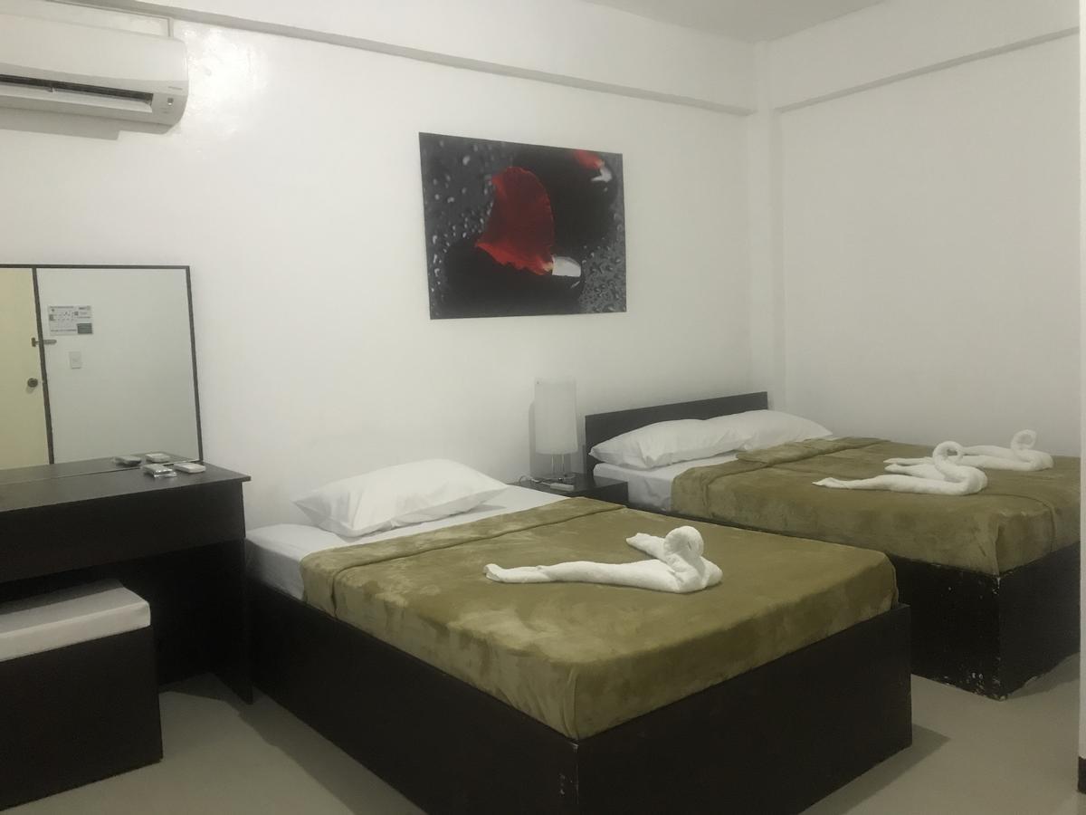 4C'S Tourist Lodge Puerto Princesa Екстер'єр фото