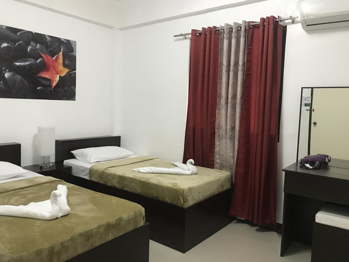 4C'S Tourist Lodge Puerto Princesa Екстер'єр фото