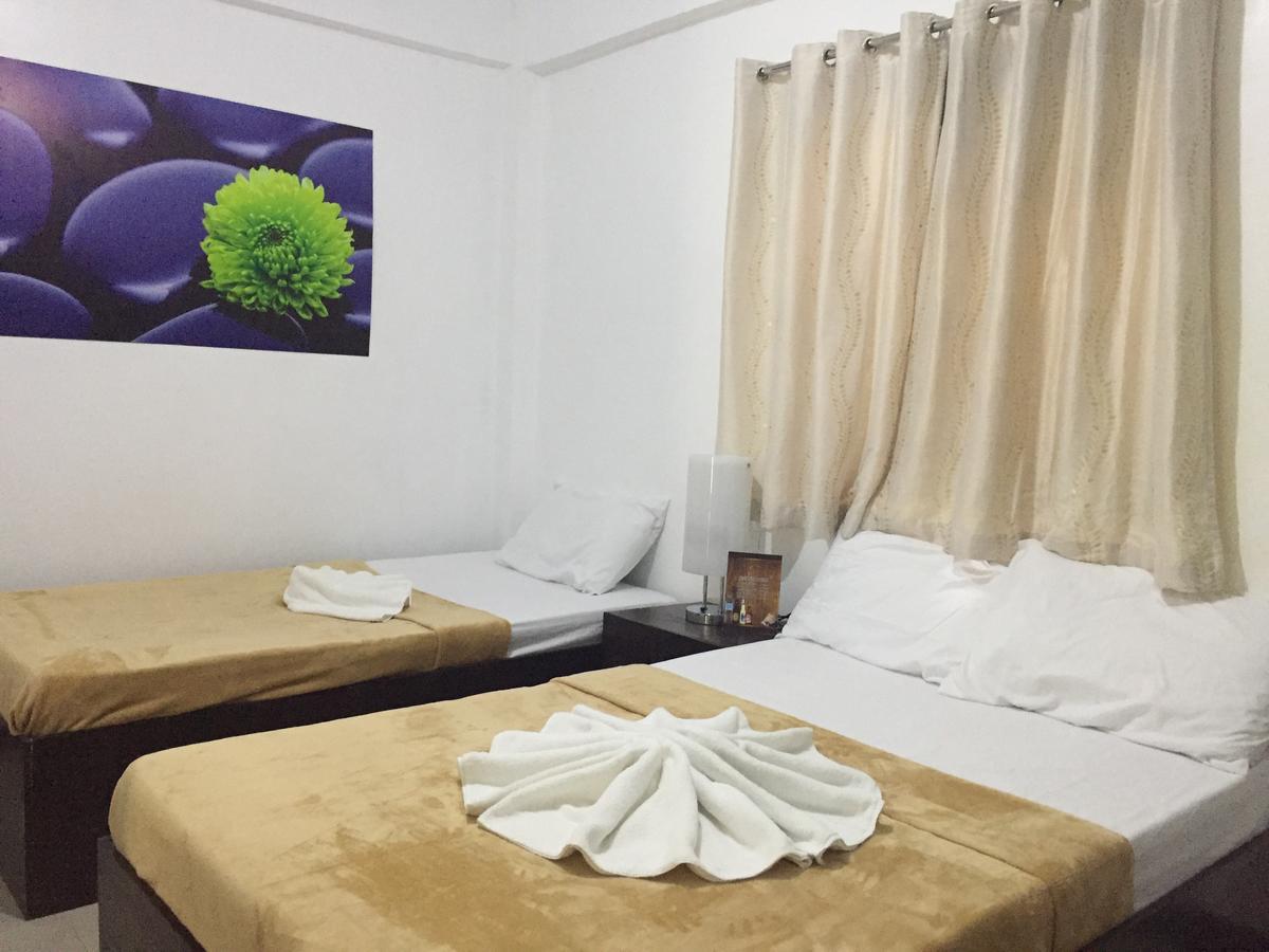 4C'S Tourist Lodge Puerto Princesa Екстер'єр фото