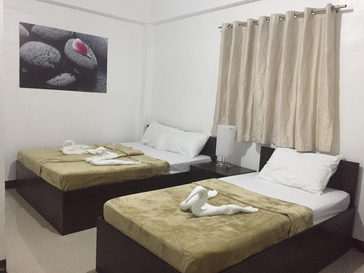 4C'S Tourist Lodge Puerto Princesa Екстер'єр фото